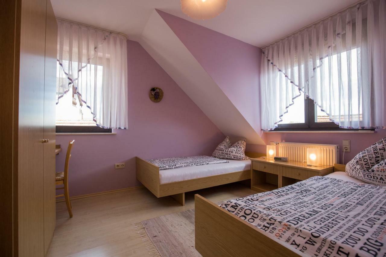 Ferienwohnung Arnold Burkardroth Екстер'єр фото